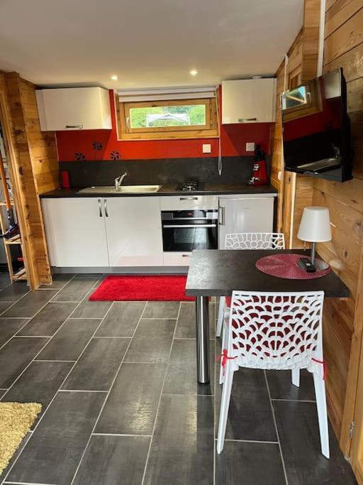 Chalet 2 Personnes Avec Jacuzzi Et Piscine Saisonniere Partagee Corcieux Exterior photo