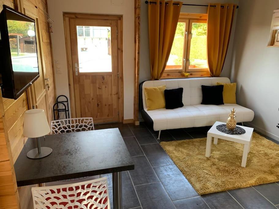 Chalet 2 Personnes Avec Jacuzzi Et Piscine Saisonniere Partagee Corcieux Exterior photo